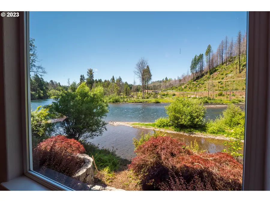 91060 Leashore Dr, Vida, OR 97488 - Image #2