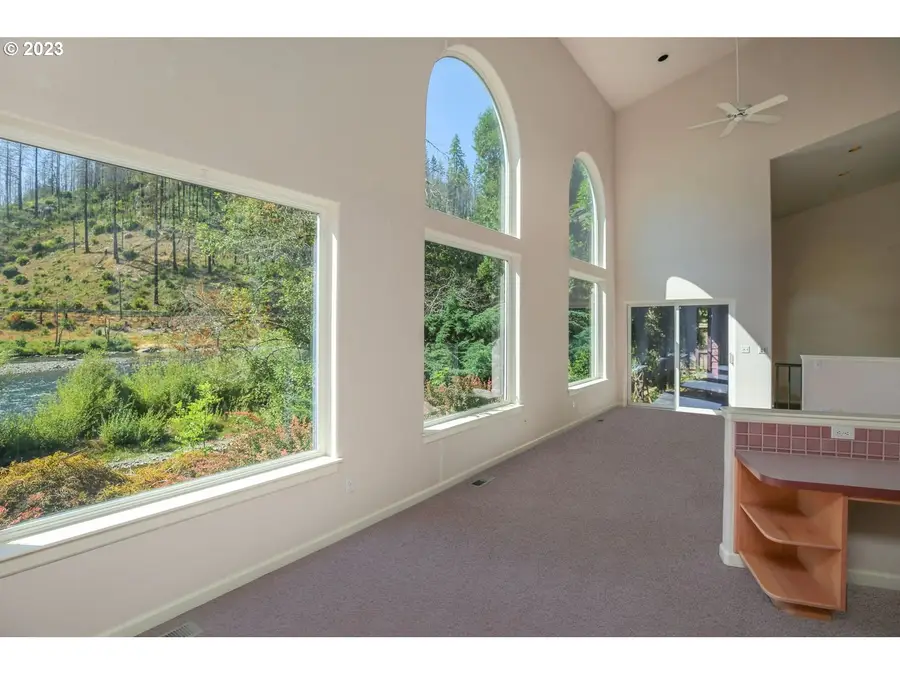 91060 Leashore Dr, Vida, OR 97488 - Image #3