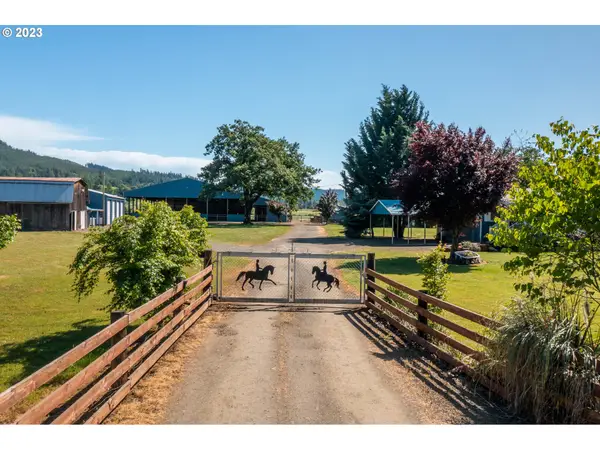 921 Fair Oaks Rd, Oakland, OR 97462