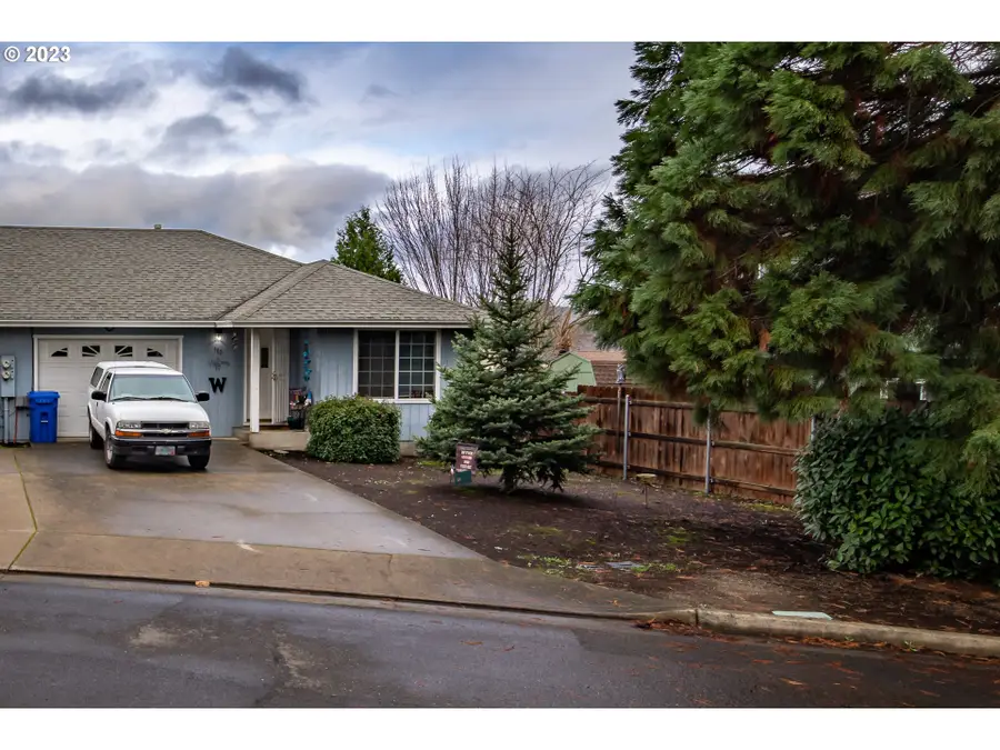 163 Chandler Dr, Roseburg, OR 97471 - Image #2