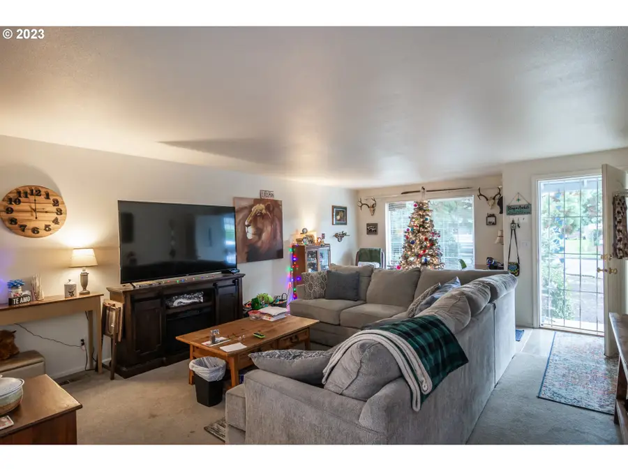 163 Chandler Dr, Roseburg, OR 97471 - Image #3