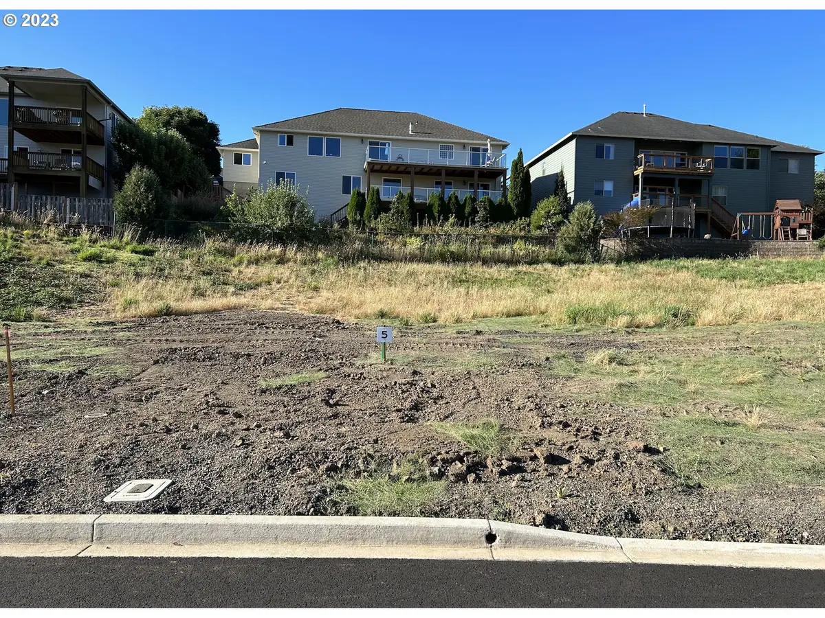 2735 NW Pinehurst Dr #05, McMinnville, OR 97128 - Image #1