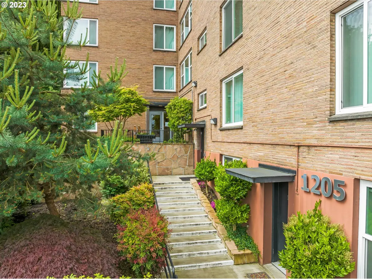 1205 SW Cardinell Dr #304, Portland, OR 97201 - Image #1