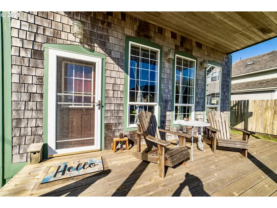 289 W 2nd St, Yachats, OR 97498 - Image #2