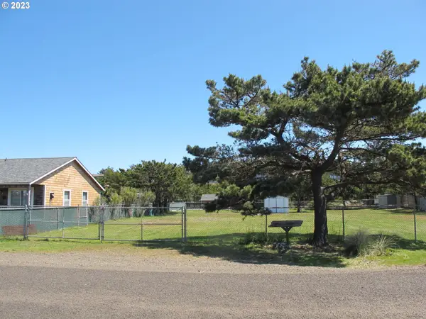 33306 H Pl, OceanPark, WA 98640