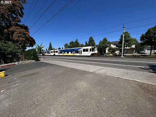 13828 E Burnside St, Portland, OR 97233 - Image #2