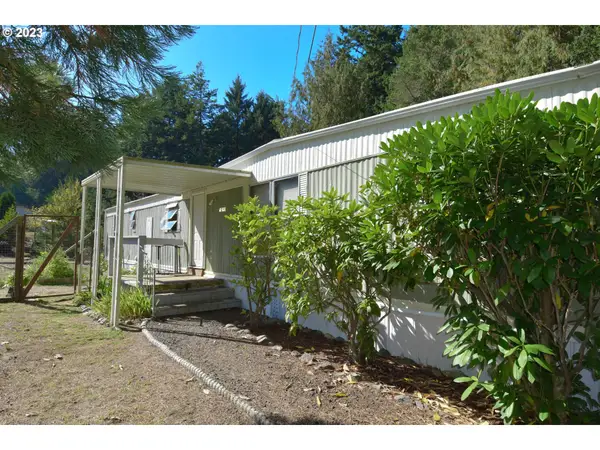 71290 Clifton Rd, NorthBend, OR 97459