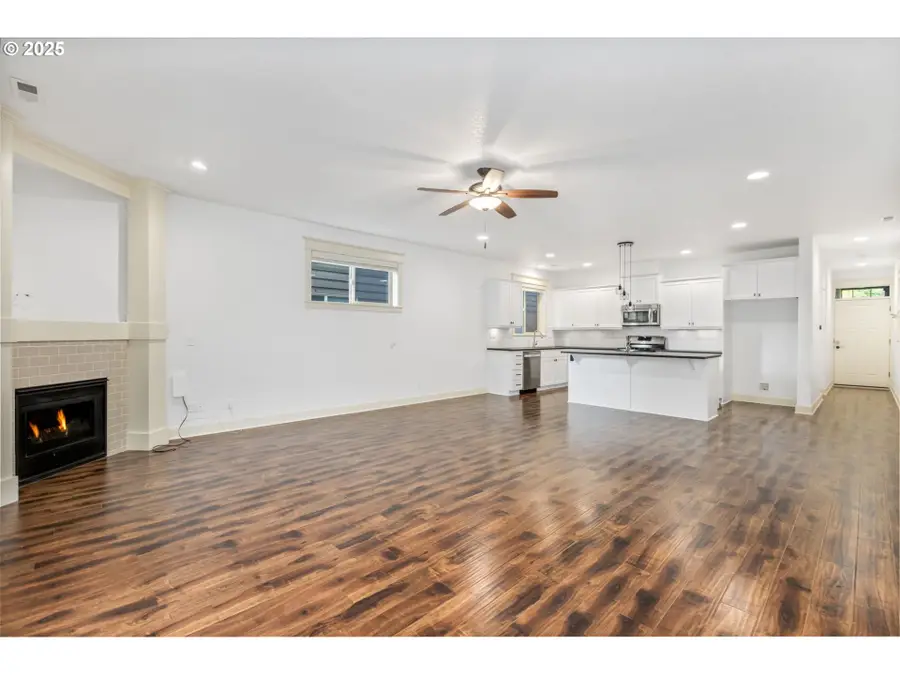 8826 SW Spruce St, Tigard, OR 97223 - Image #3