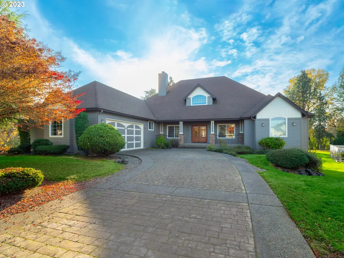 976 NW Southwater Dr, Roseburg, OR 97471 - Image #1