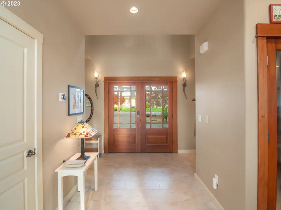 976 NW Southwater Dr, Roseburg, OR 97471 - Image #2