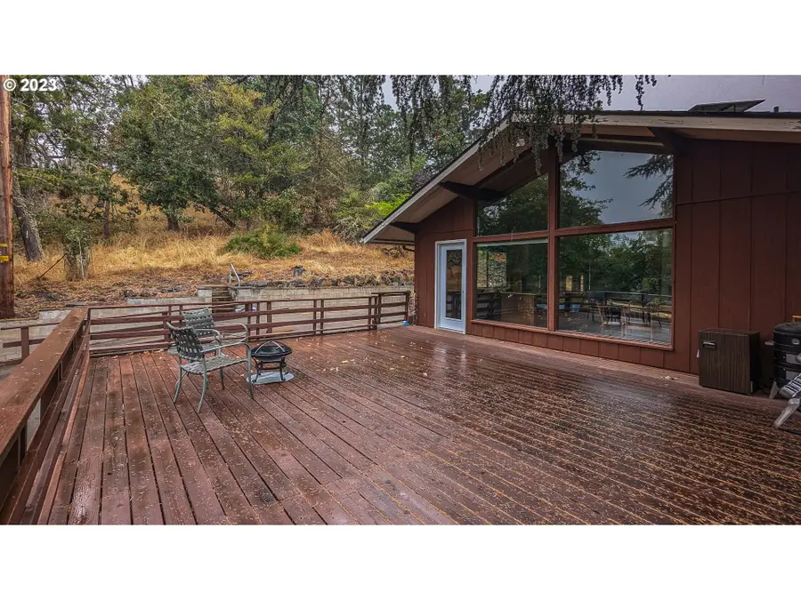 1751 Fairhill Dr, Roseburg, OR 97471 - Image #2