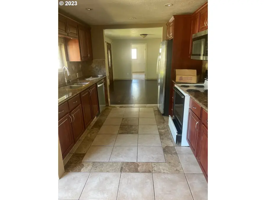 3512 SE 141st Ave, Portland, OR 97236 - Image #3