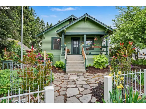 824 Chadwick St, Silverton, OR 97381