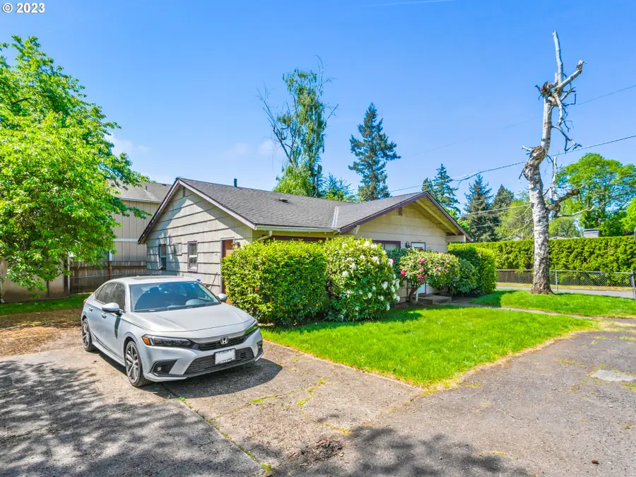 8906 SE Pine St, Portland, OR 97216 - Image #2