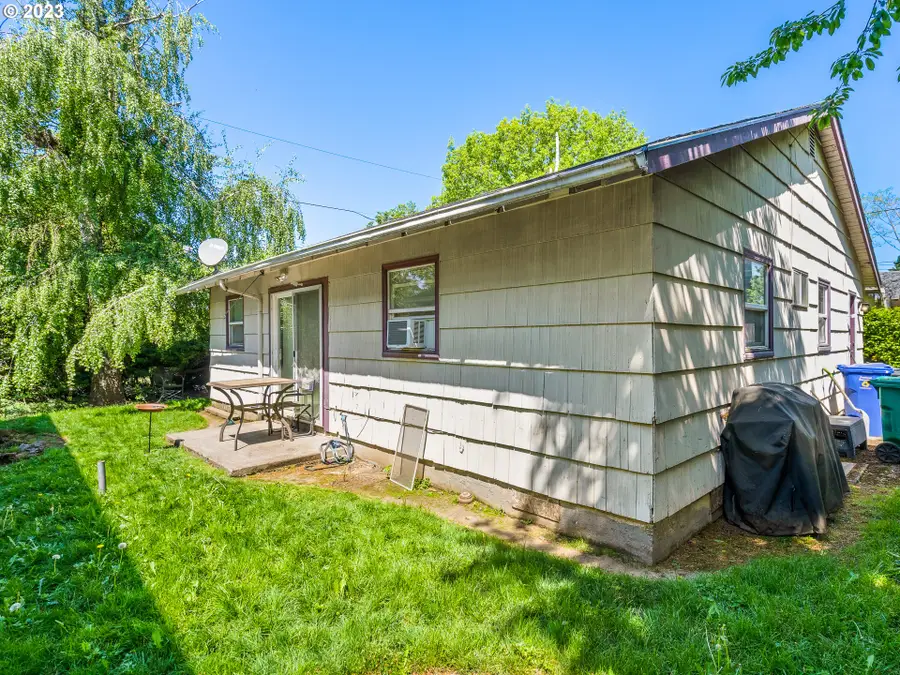 8906 SE Pine St, Portland, OR 97216 - Image #3