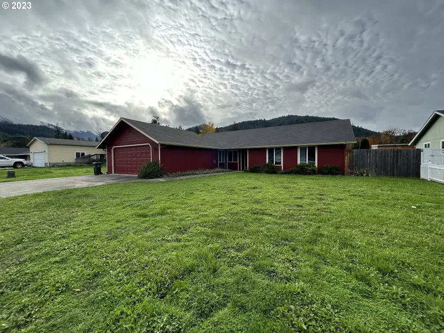 326 Outback Ln, Glendale, OR 97442 - Image #2