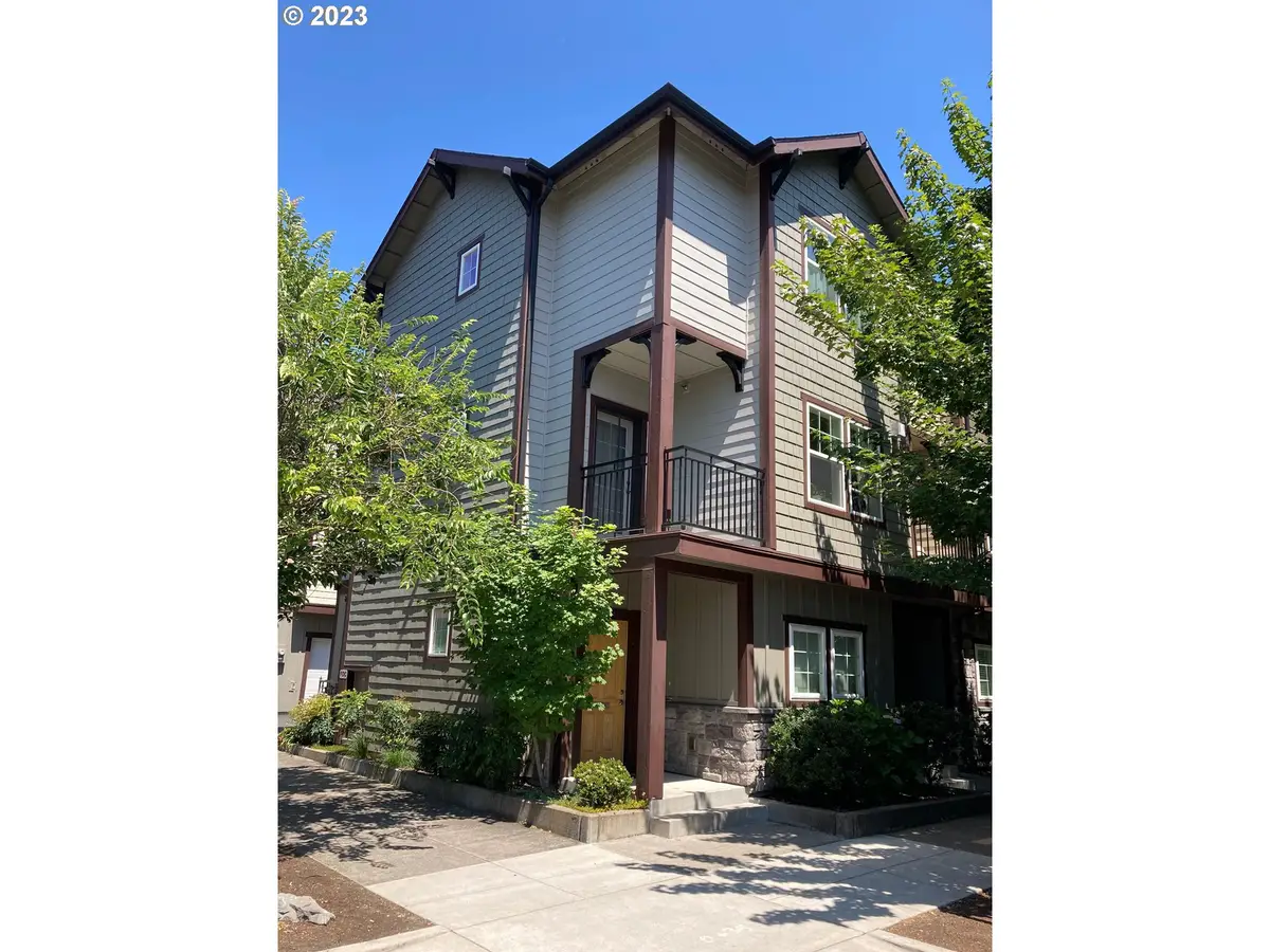 3301 SE Morrison St, Portland, OR 97214 - Image #1