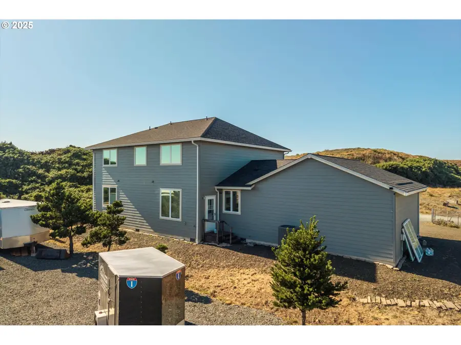 87142 Vesta Ln, Bandon, OR 97411 - Image #2