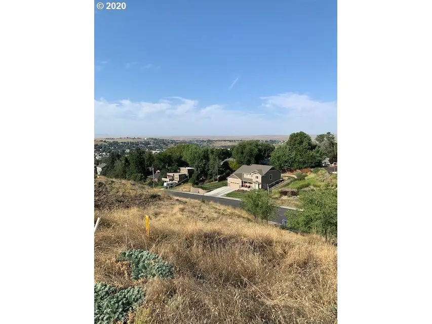 736 N Main St, Pendleton, OR 97801 - Image #2