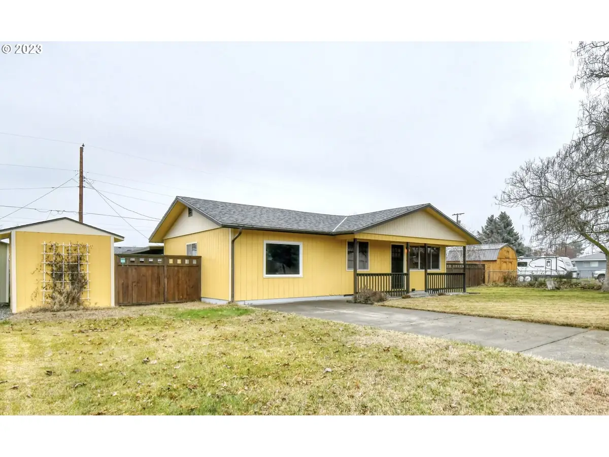 520 W Hemlock Ave, Hermiston, OR 97838 - Image #1