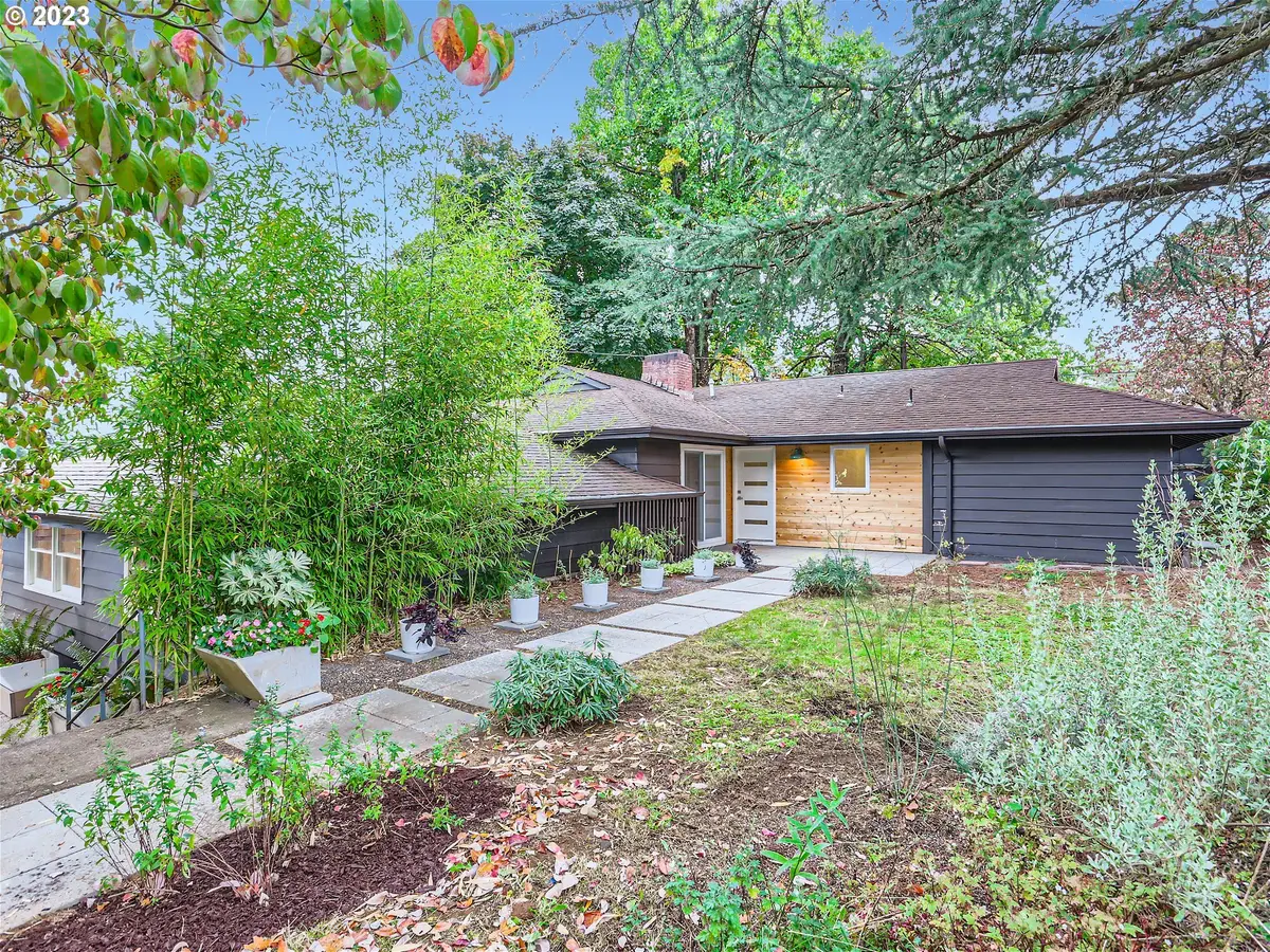 13046 NE Couch St, Portland, OR 97230 - Image #1