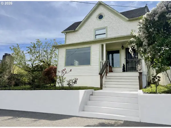 322 W C St, Rainier, OR 97048