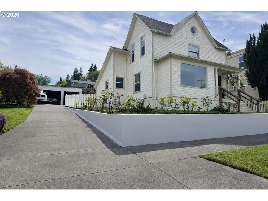 322 W C St, Rainier, OR 97048 - #2