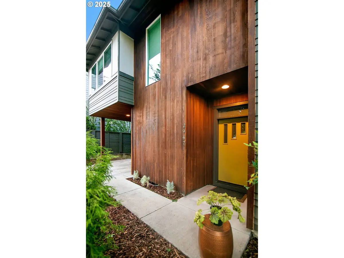 2947 SE Stark St, Portland, OR 97214 - Image #1
