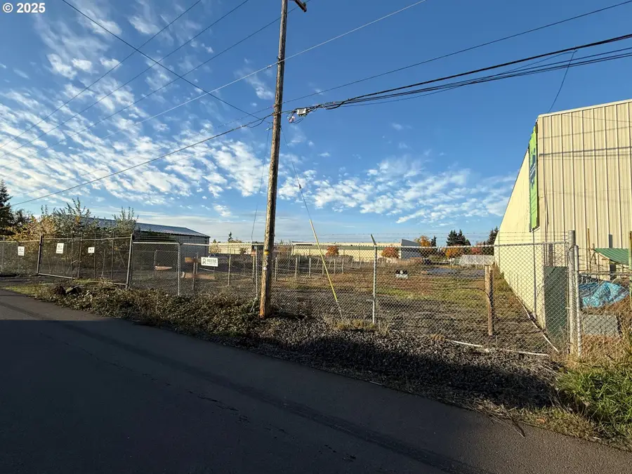 3939 Cross St, Eugene, OR 97402 - Image #2