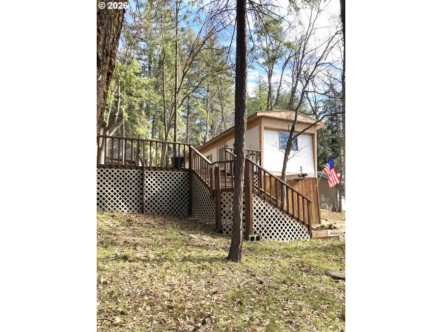 361 Oak Park Ln, Sportsmans Park, OR 97063 - #2