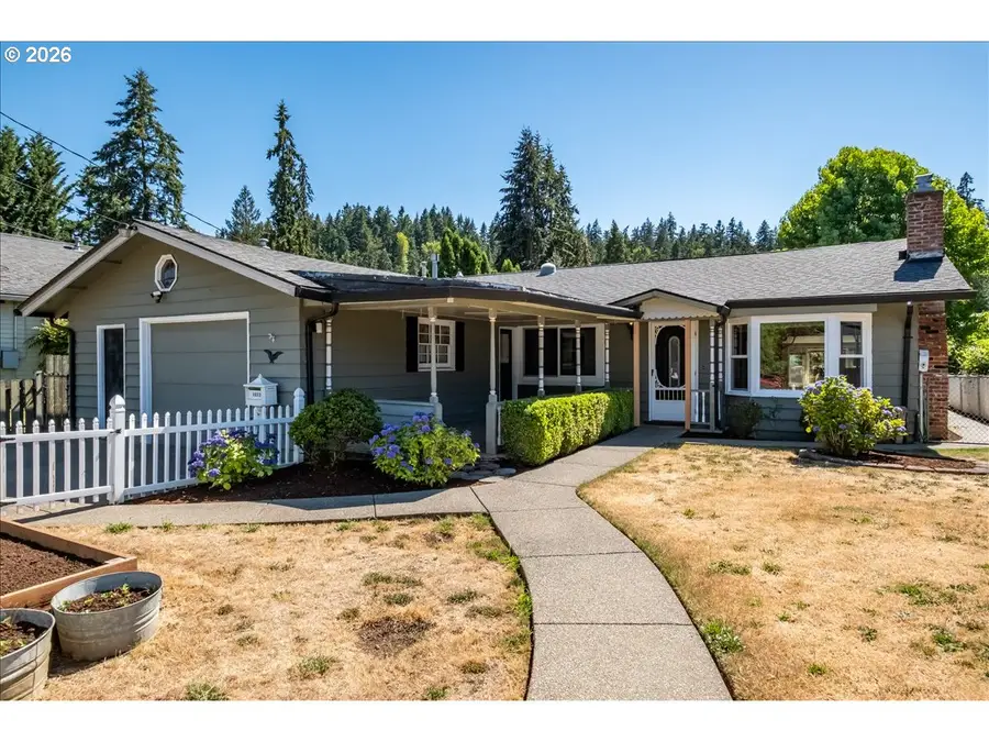 1012 S Water St, Silverton, OR 97381 - #2