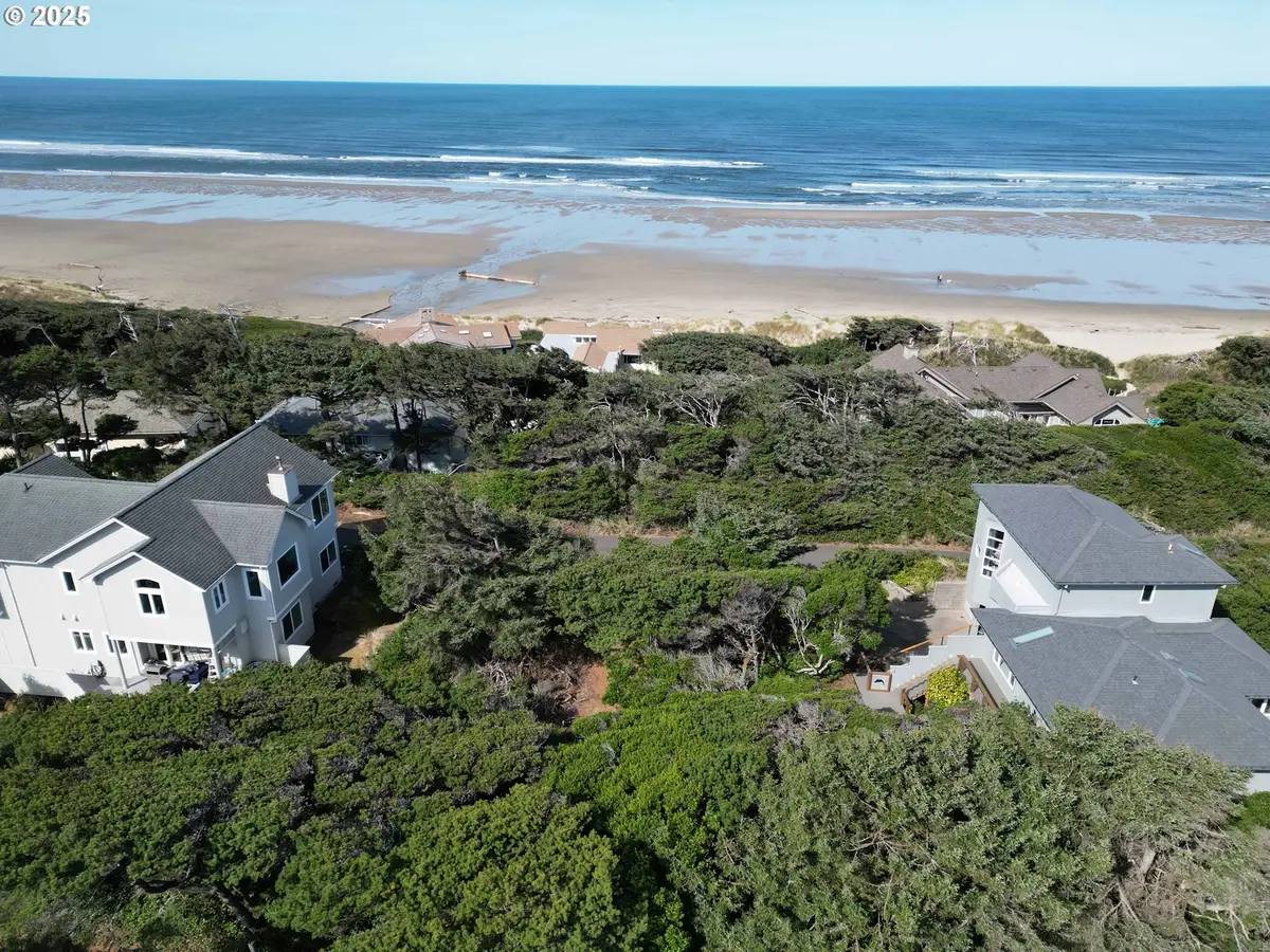 Shoreline Loop #28, Florence, OR 97439 - Image #1