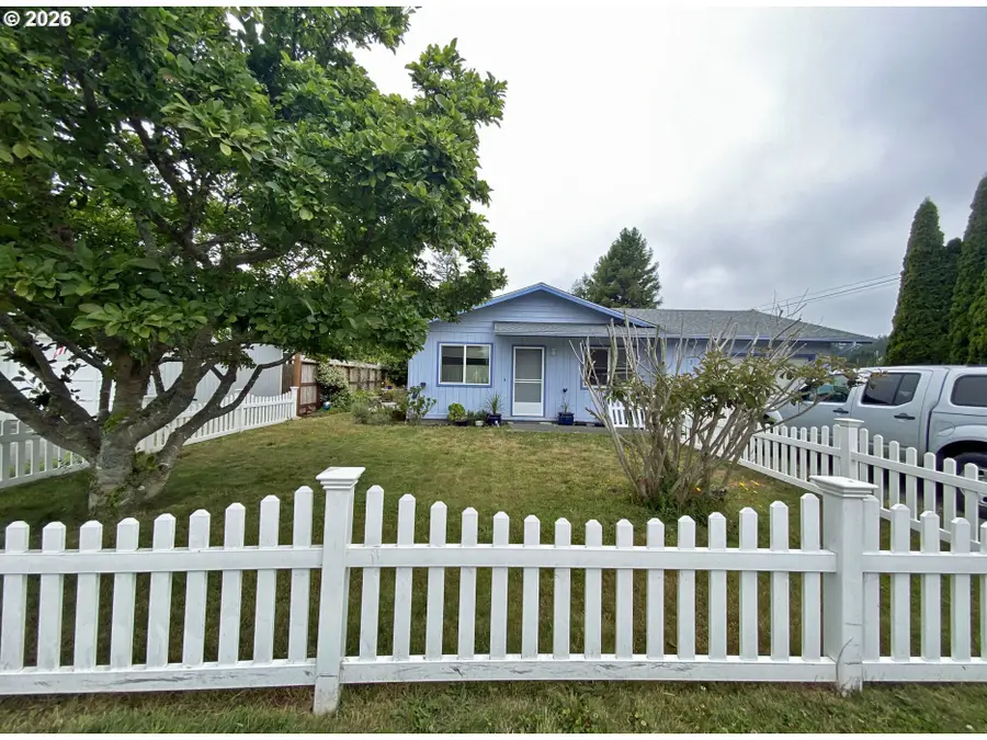 713 Pioneer Rd, Brookings, OR 97415 - #2