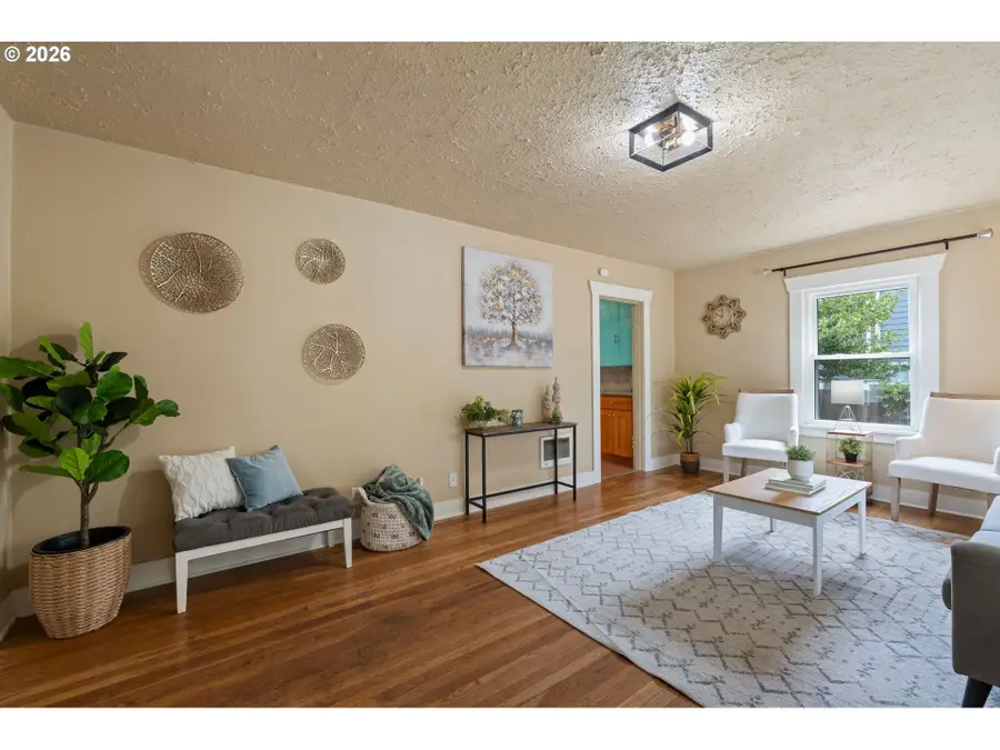 9111 SE Lincoln St, Portland, OR 97216 - #2