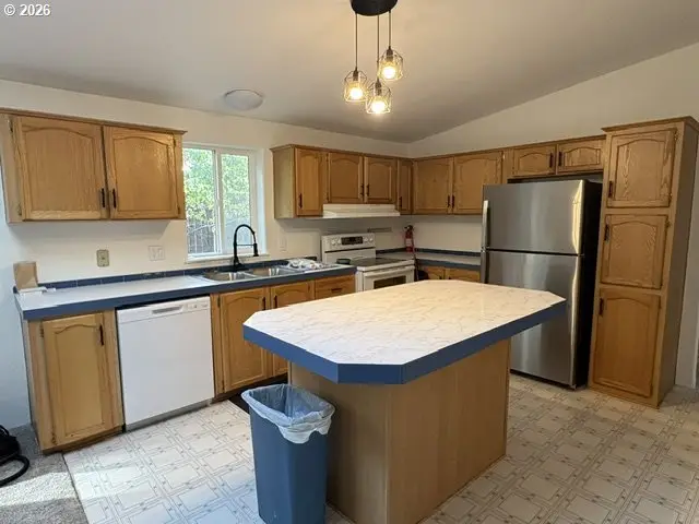 206 S Washington St, Canyon City, OR 97820 - #2