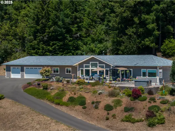 1561 N Laurel St, Coquille, OR 97423