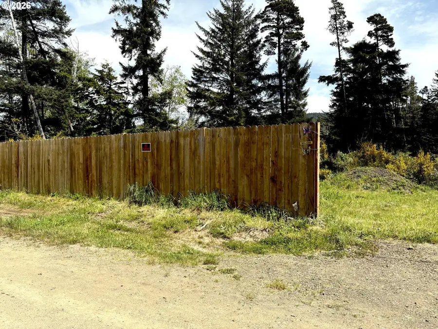 NE Highland Ave, Yachats, OR 97498 - #2