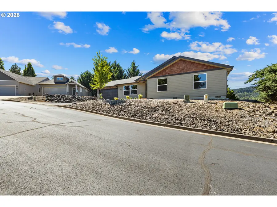 374 Bentgrass Ct, Sutherlin, OR 97479 - #2