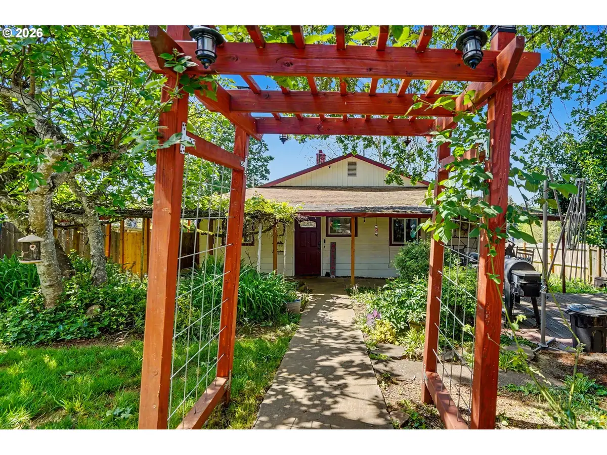 318 Westfield St, Silverton, OR 97381 - #1
