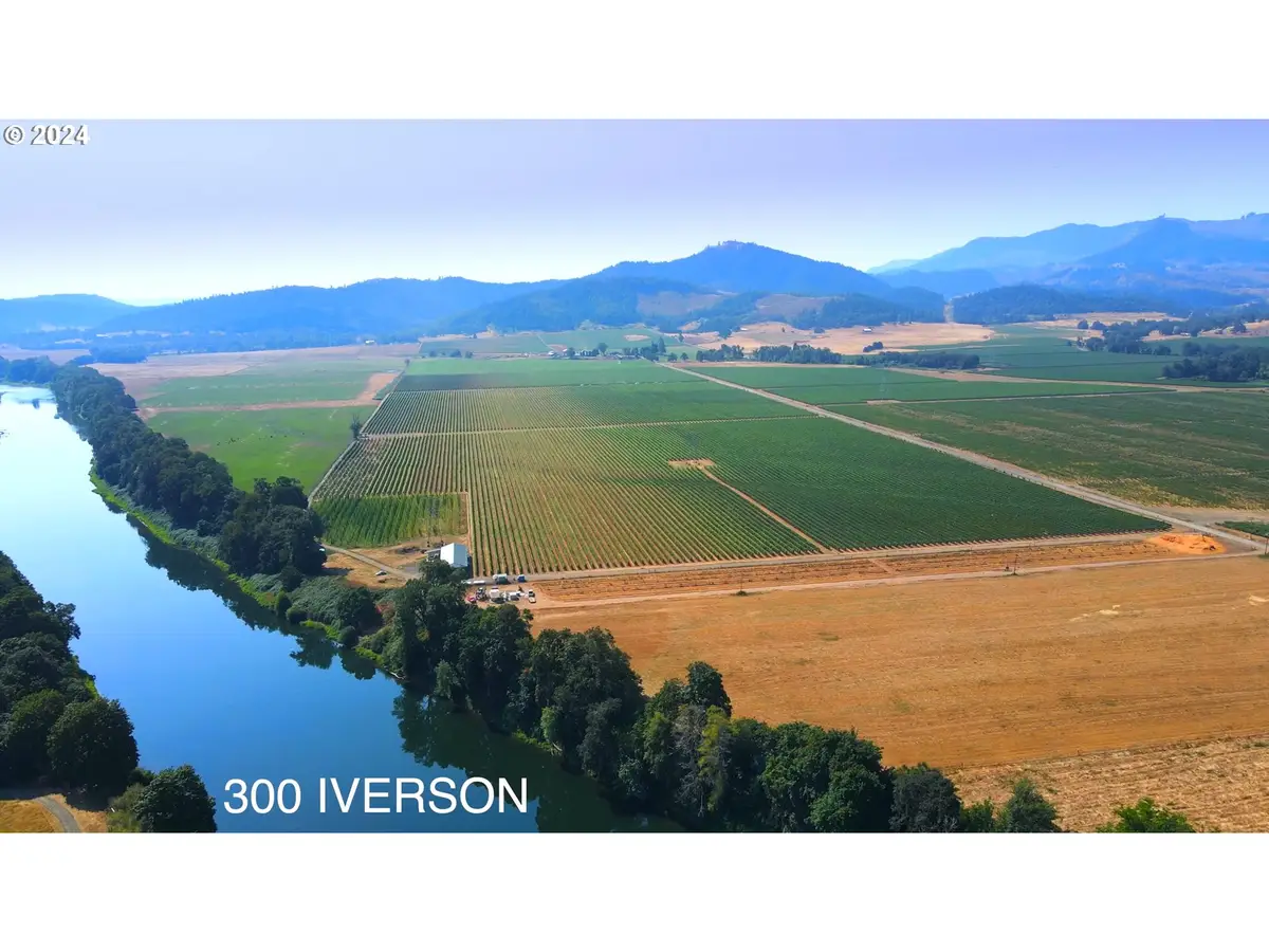 300 Iverson Rd, Umpqua, OR 97486 - Image #1