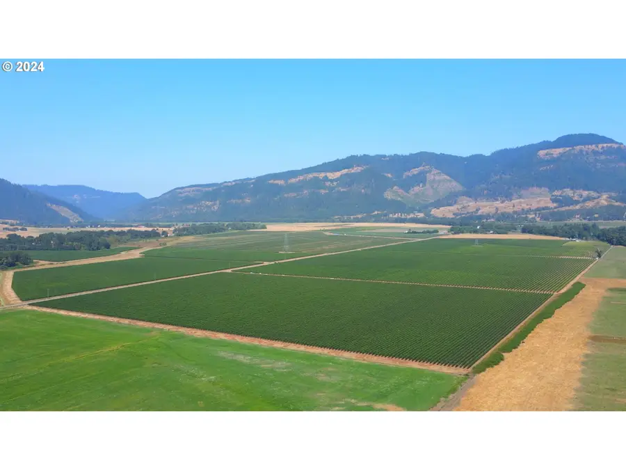 300 Iverson Rd, Umpqua, OR 97486 - Image #2