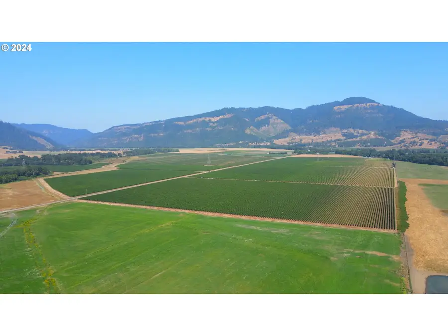 300 Iverson Rd, Umpqua, OR 97486 - Image #3