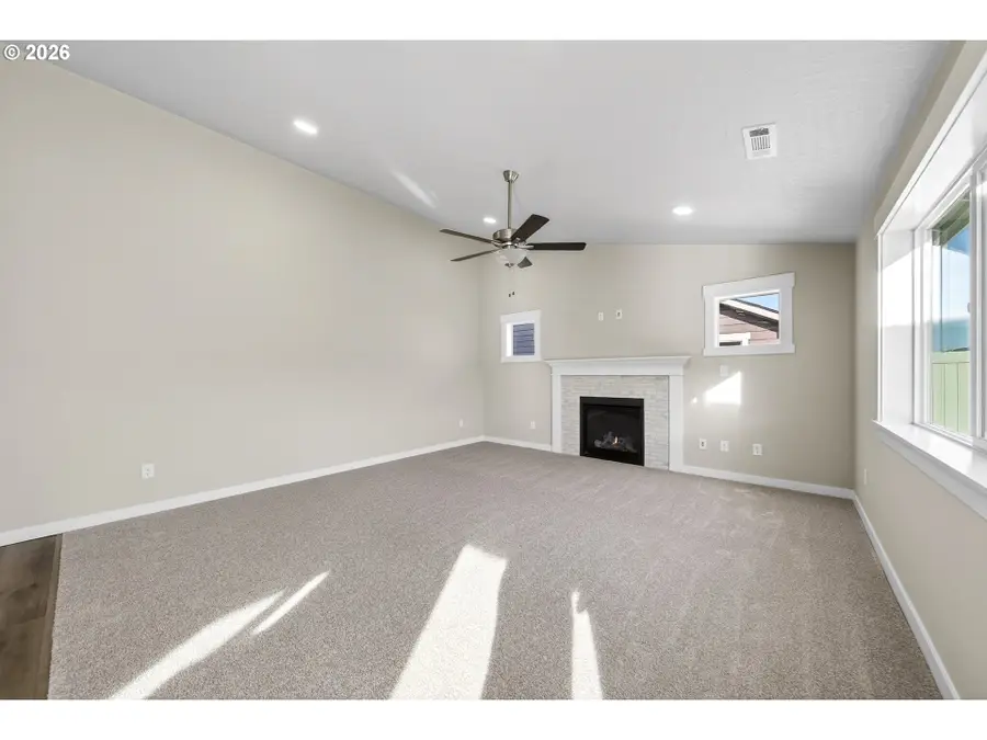 1148 SE Owyn Dr, Hermiston, OR 97838 - Image #2