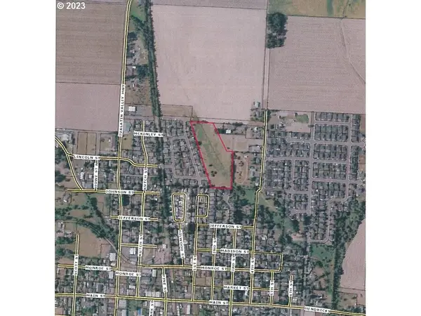 Garfield St, Carlton, OR 97111