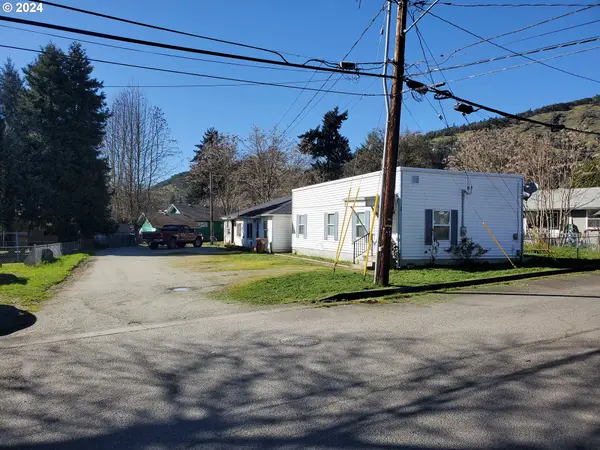 204 NE Pine Ave, MyrtleCreek, OR 97457