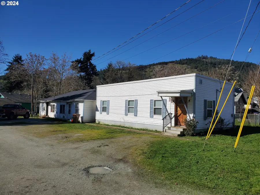 204 NE Pine Ave, Myrtle Creek, OR 97457 - #2