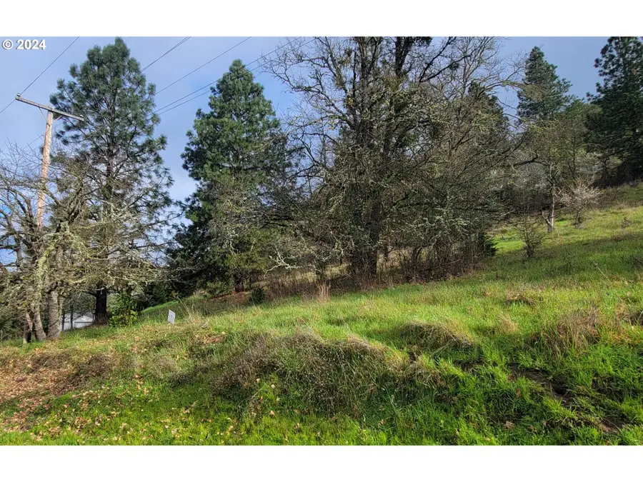 SE Ardis Ave #8, Myrtle Creek, OR 97457 - Image #2