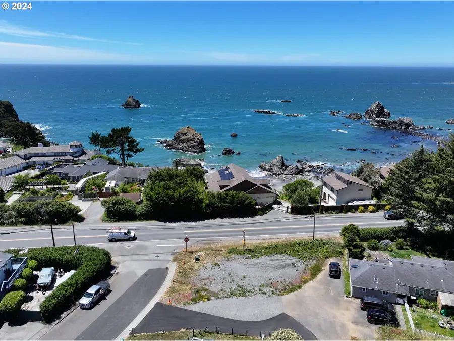 1328 Heather Ln, Brookings, OR 97415 - Image #3