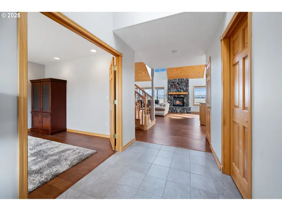 24585 Dodds Rd, Bend, OR 97701 - Image #3