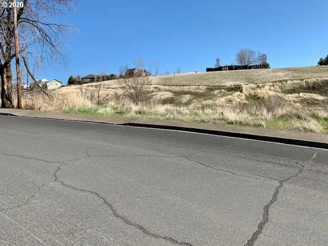 706 NW 3rd Dr, Pendleton, OR 97801 - Image #2